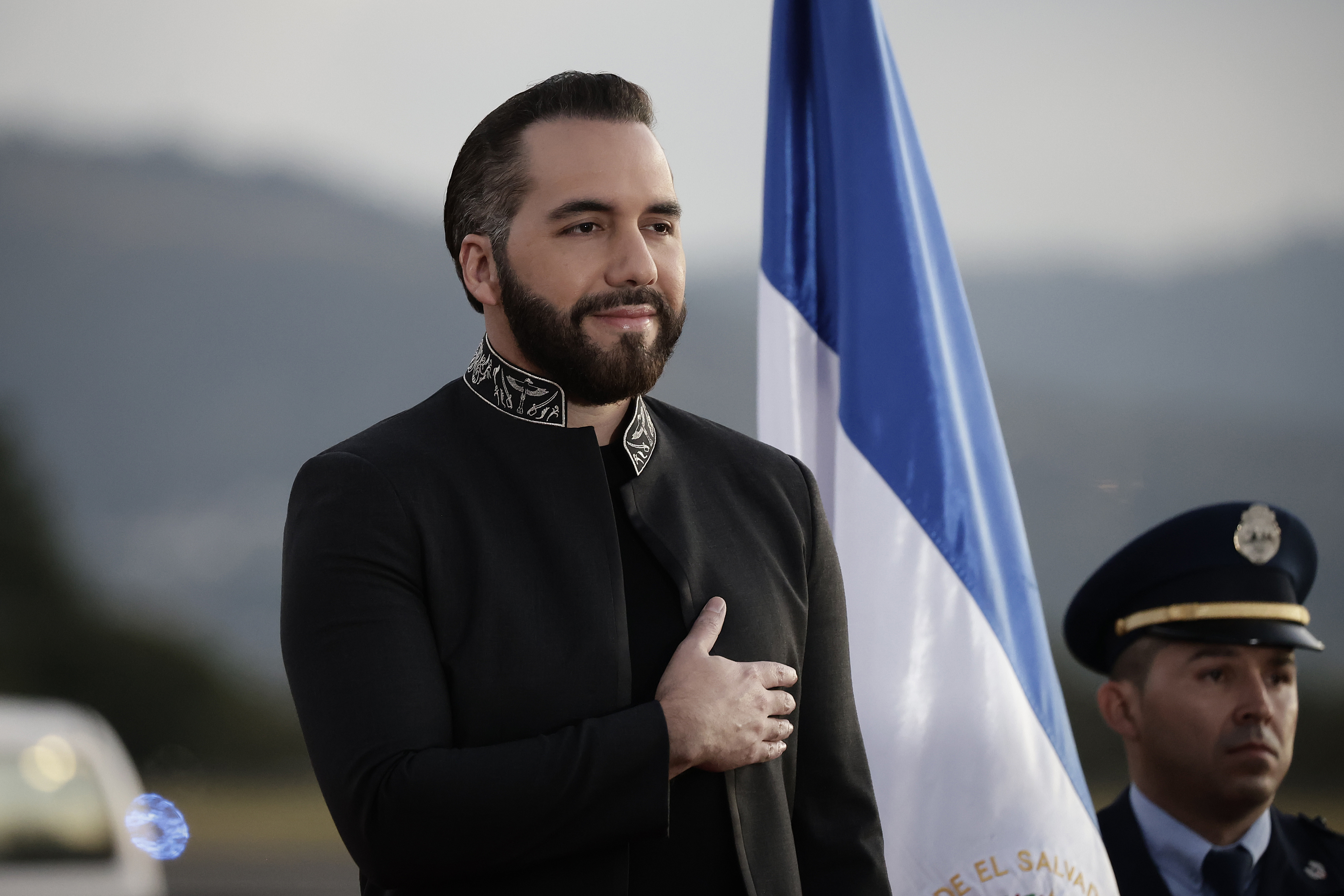 Bukele llega a Costa Rica para colocar la primera piedra de una cárcel de alta seguridad
