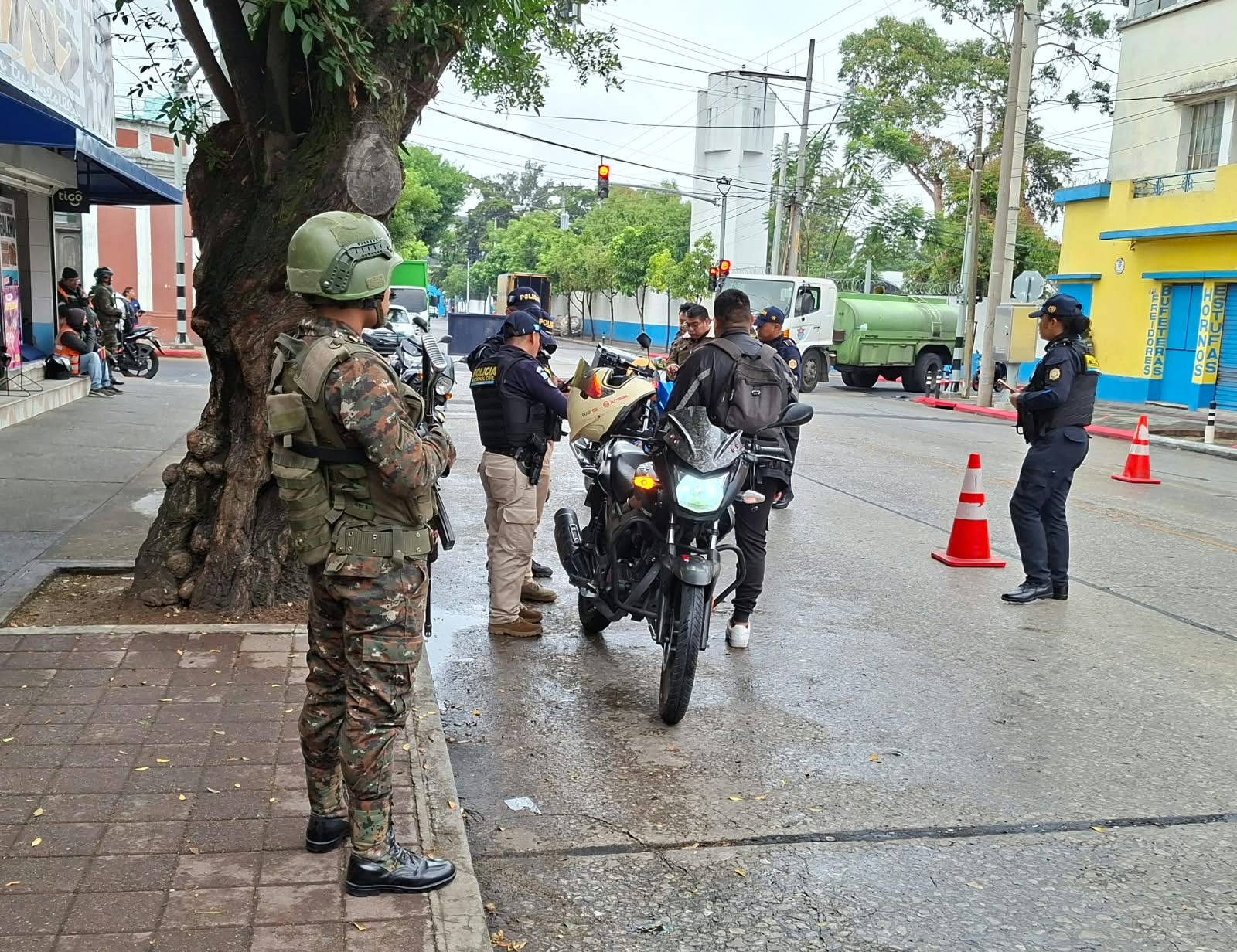 Operativo de seguridad de la PNC y Ejército en El Gallito, zona 3