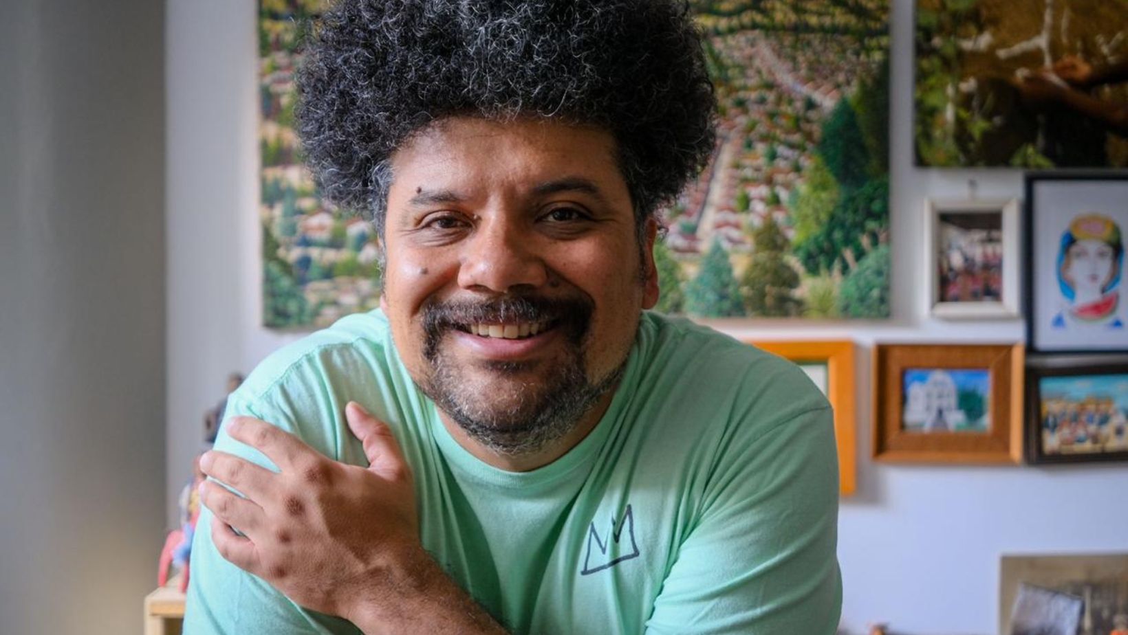 Para reír y apoyar: Noche de Stand Up por Julio Serrano reunirá a nueve comediantes y recaudará fondos para la cirugía del escritor guatemalteco