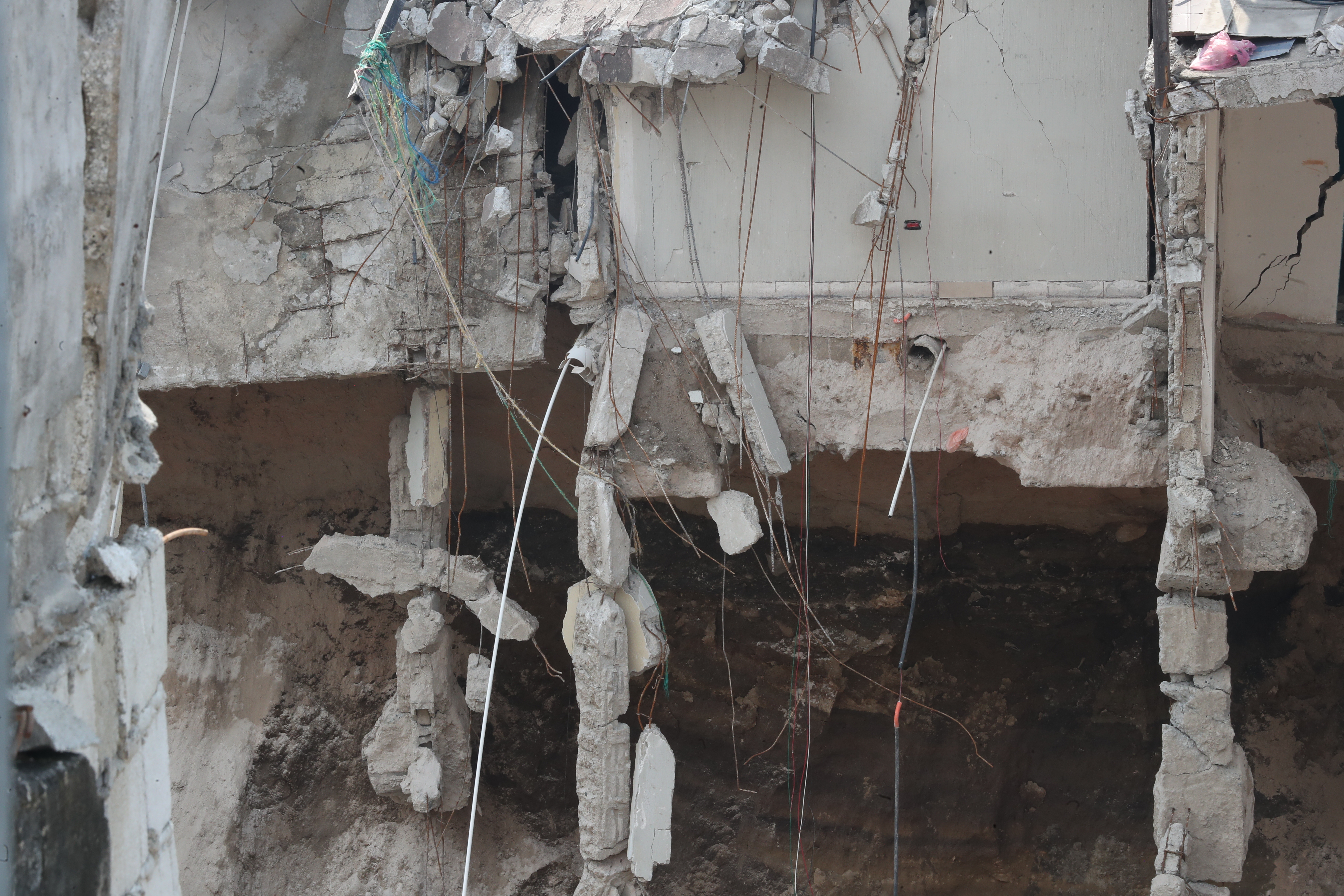 El alcalde de San Miguel Petapa, Mynor Morales, señaló que el socavamiento estaría relacionado con las aguas residuales provenientes de construcciones en Santa Catarina Pinula, Guatemala y Villa Canales, las cuales son conducidas hacia el río Pinula y aumentan su caudal durante las lluvias. (Foto Prensa Libre: Moises Xec) 