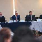 William Cano, gerente financiero; Vinicio Cáceres Dávila, gerente general; Álvaro González Ricci, presidente; Johny Gramajo Marroquín, gerente económico, y David Samayoa, director del Departamento de Análisis Macroeconómico y Pronósticos del Banco de Guatemala, durante una conferencia de prensa. (Foto Prensa Libre: Cortesía)