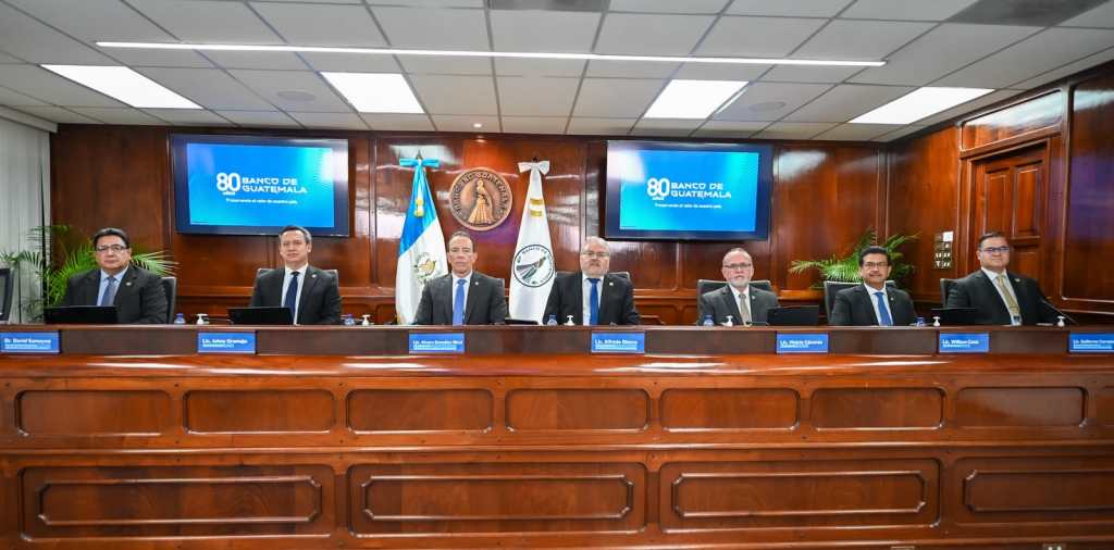 Los miembros de la Junta Monetaria (JM) decidieron mantener en 3.50% la tasa líder de interés de política monetaria, tras conocer el reporte del balance de riesgos durante la sesión celebrada esta noche, 23 de septiembre. (Foto Prensa Libre: Cortesía)