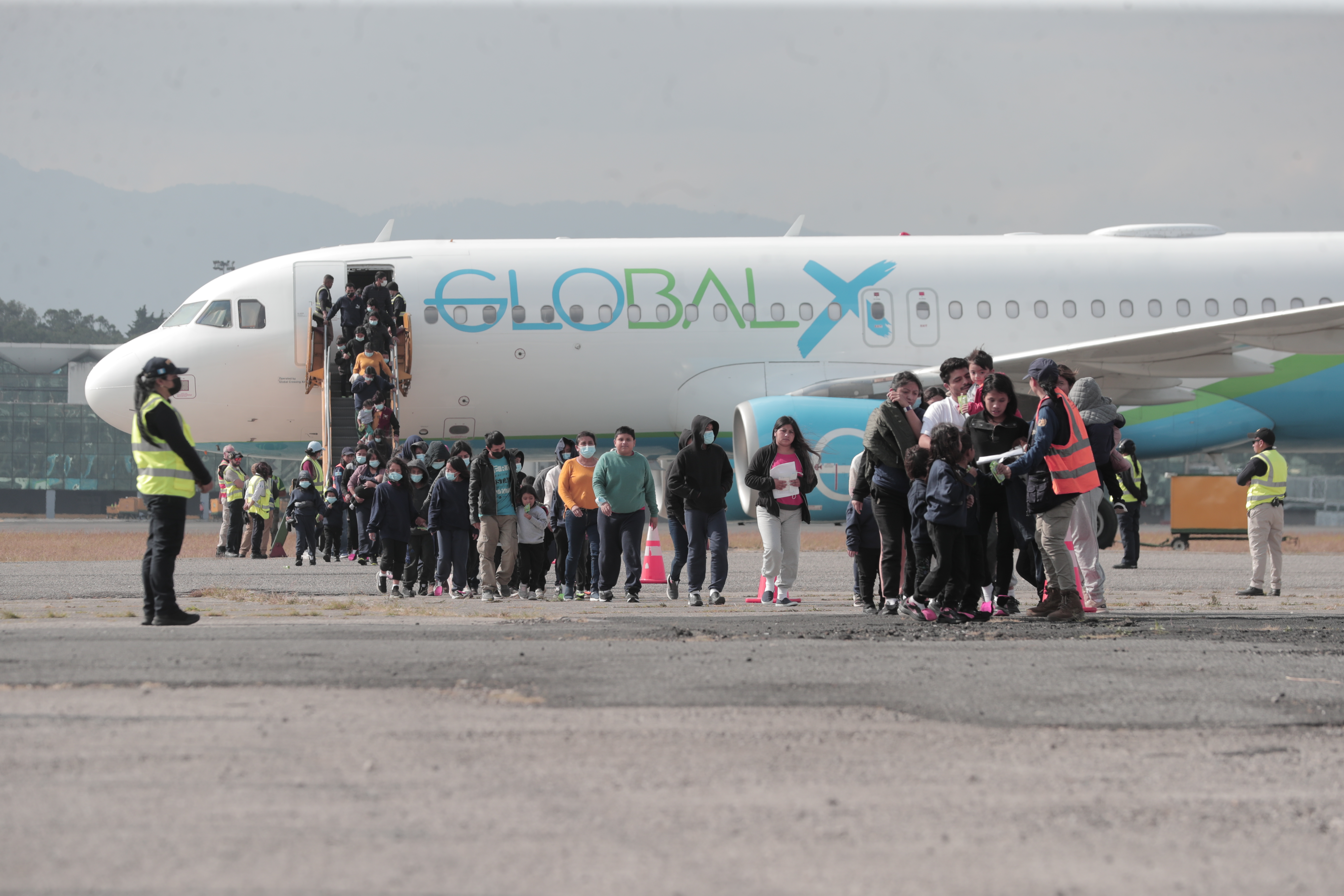 ULTIMO VUELO DE MIGRANTES DE LOS ESTADOS UNIDOS LLEGAN A GUATEMALA