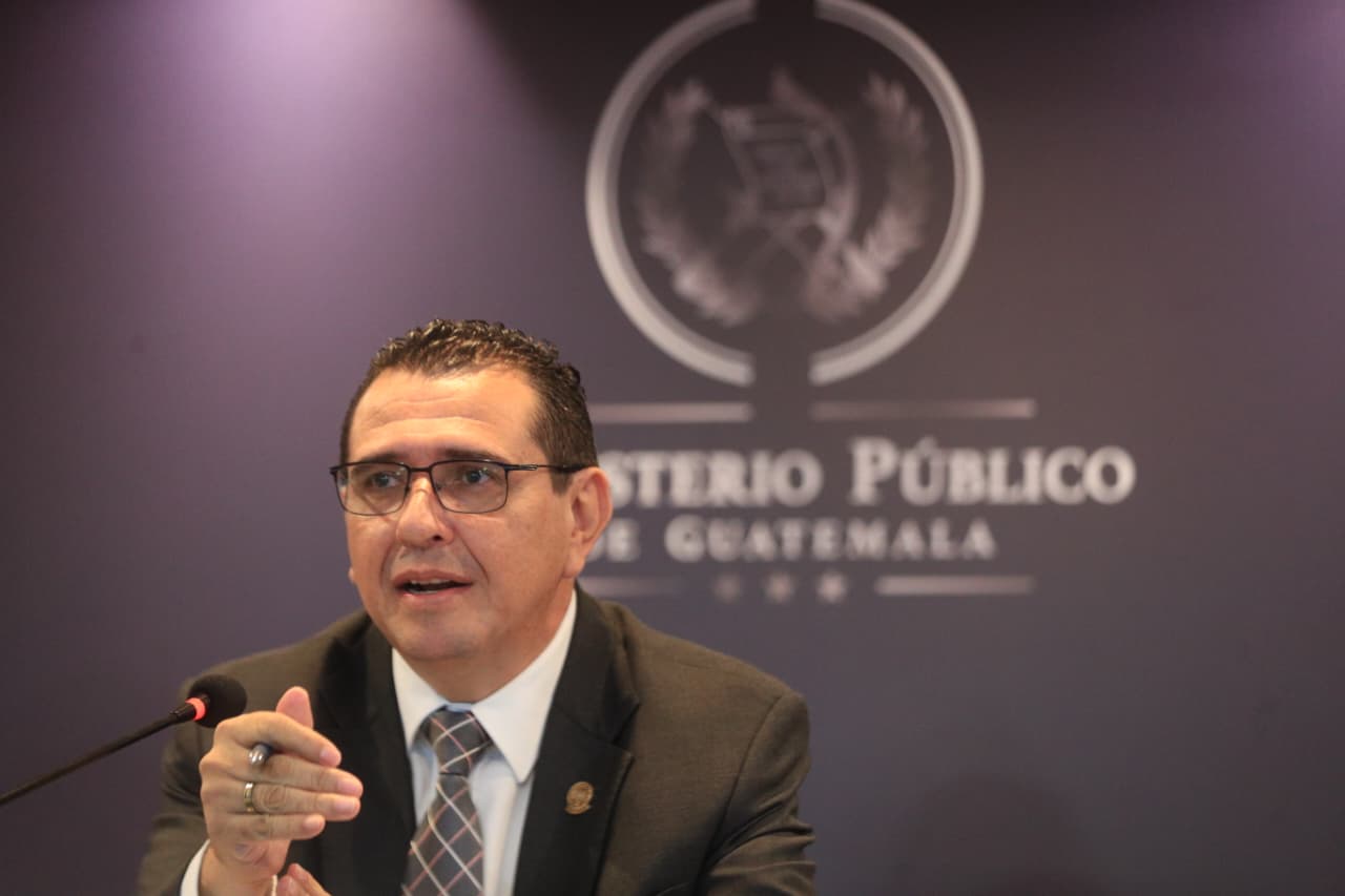 Gabriel García Luna, fiscal general del Ministerio Público, se refiere a las investigaciones sobre posibles vínculos entre el narcotráfico y estructuras del Estado.