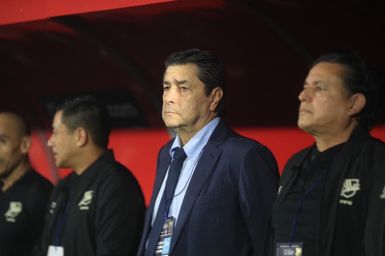 Luis Fernando Tena encontró la reacción que tanto buscaba. Guatemala recuperó su mejor nivel ante El Salvador.(Foto Prensa Libre: Byron Rivera).