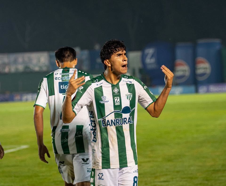 William Fajardo suma cuatro goles en el torneo y se pone al frente de los artilleros del Apertura 2026. (Foto Prensa Libre: Antigua GFC).
