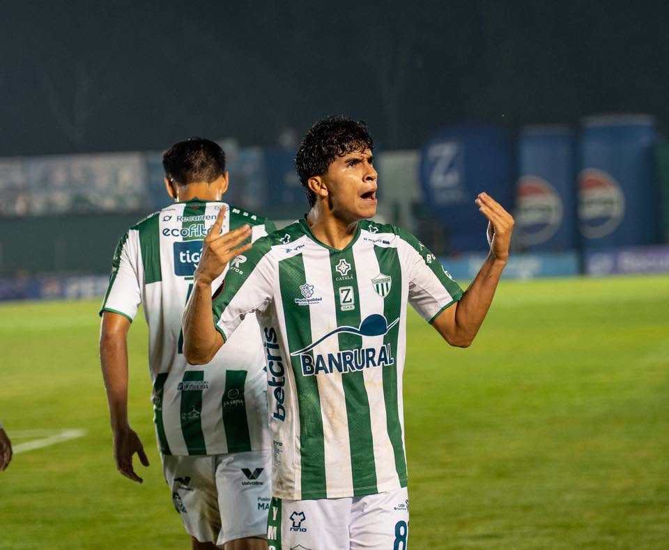 William Fajardo suma cuatro goles en el torneo y se pone al frente de los artilleros del Apertura 2026. (Foto Prensa Libre: Antigua GFC).