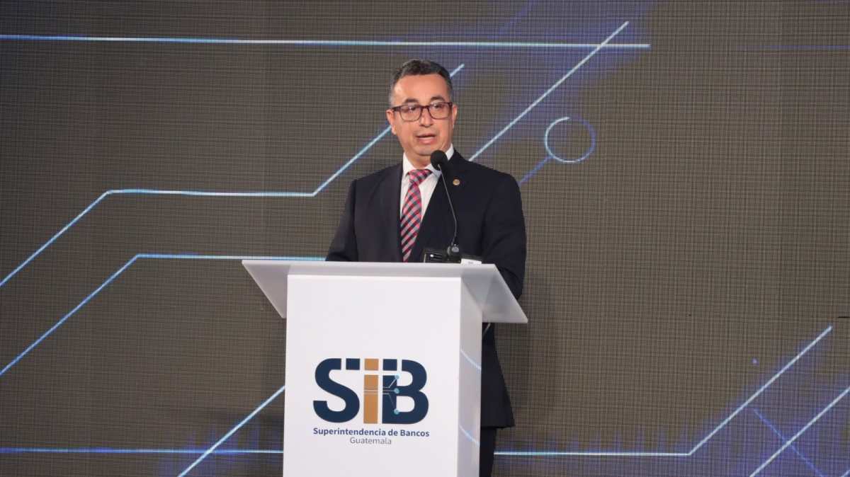  Juan Carlos Monrroy Véliz, intendente de la Intendencia de Verificación Especial (IVE), participa en una actividad oficial. (Foto Prensa Libre: SIB) 