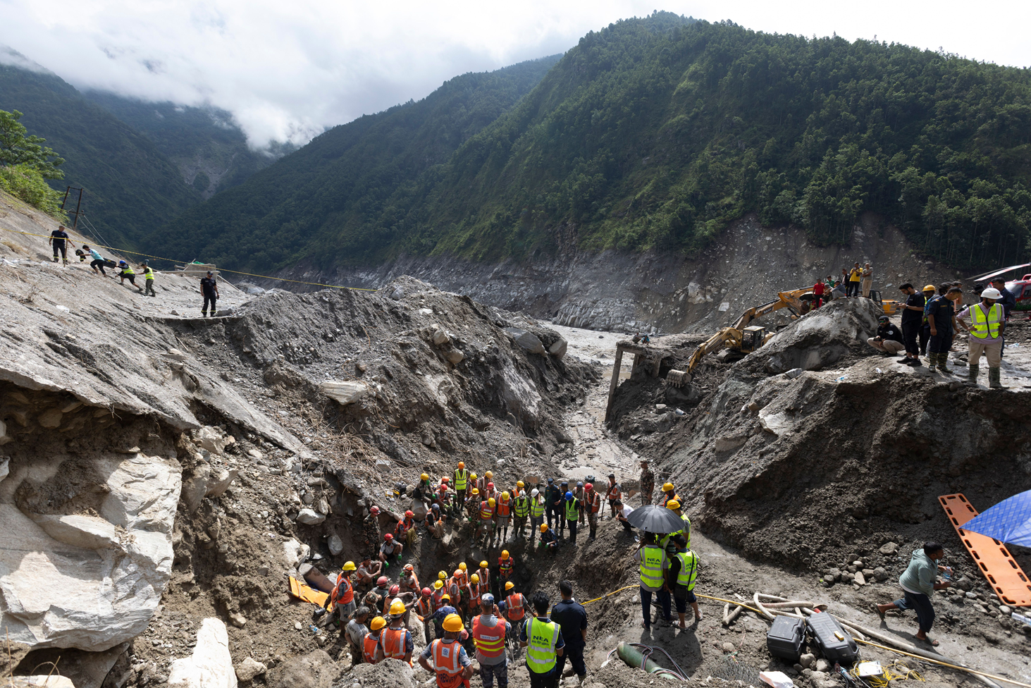 rescate de trabajadores en nepal