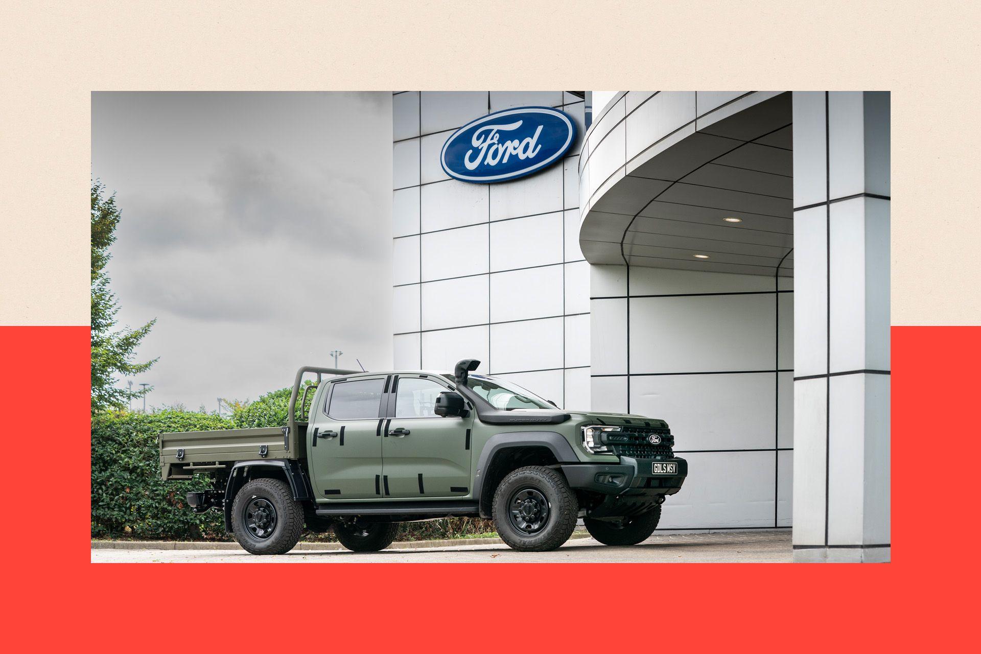 Un vehículo con características militares de Renault en una exhibición en París