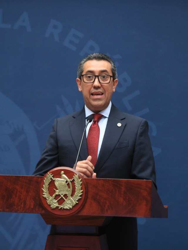 Jonathan Menkos regresará al Congreso tras quedar fuera del Banguat
