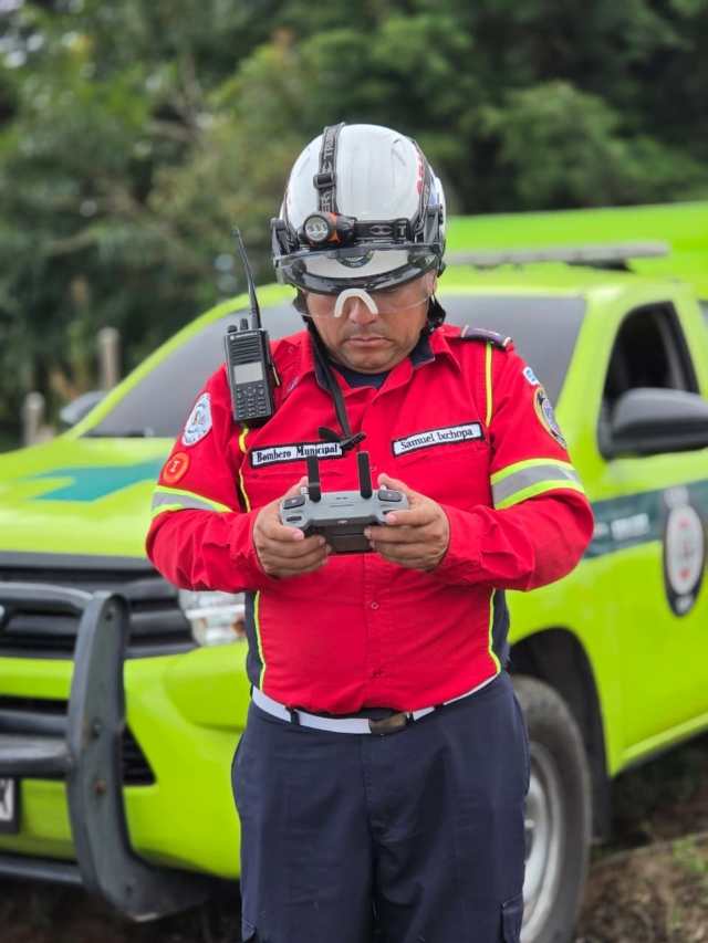 Supuesta caída de aeronave en Amatitlán moviliza a 50 bomberos y drones