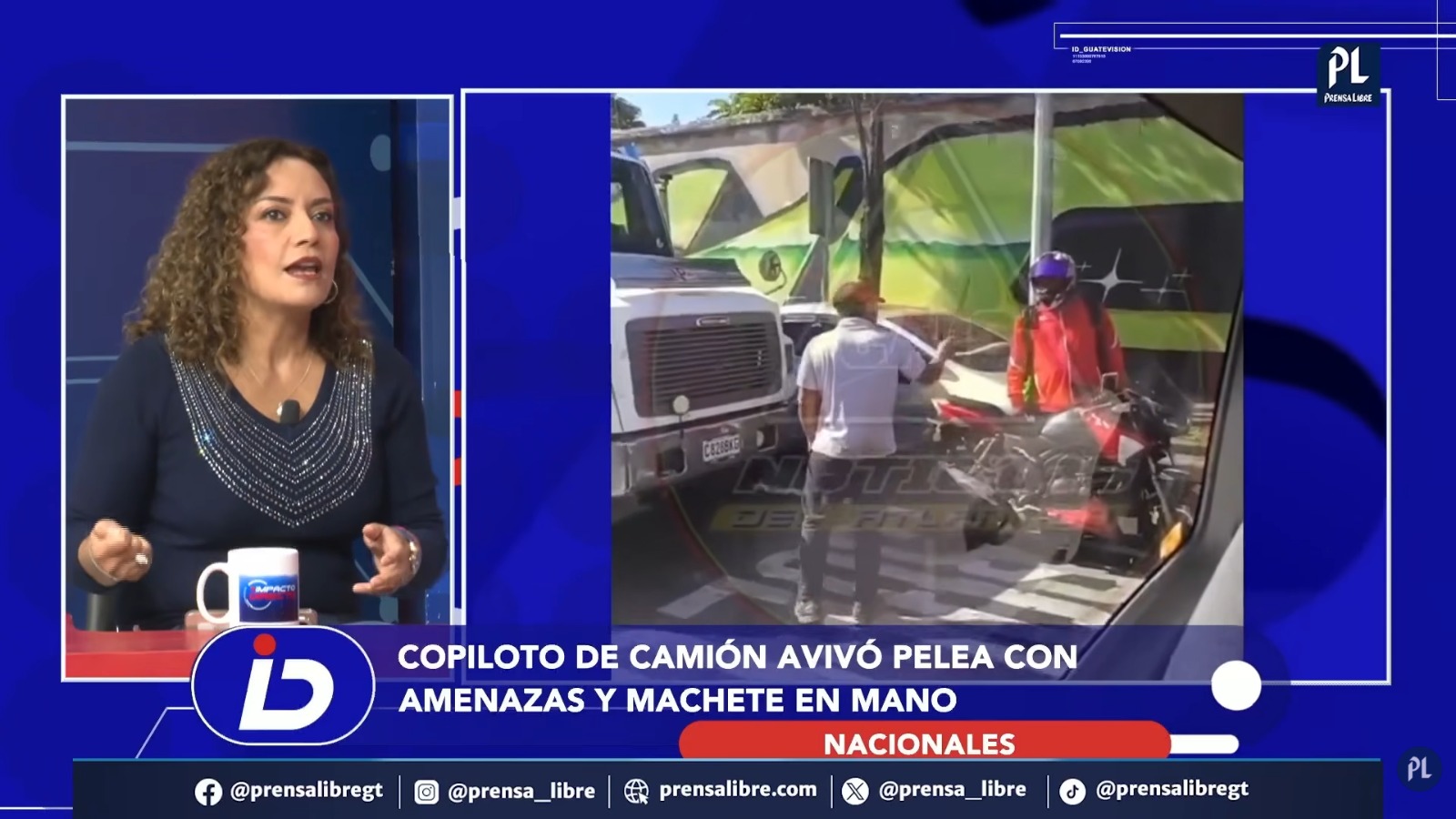 Un hombre descendió de un camión recolector con un machete durante una discusión con un motorista en la zona 10 capitalina, incidente que quedó grabado en video.