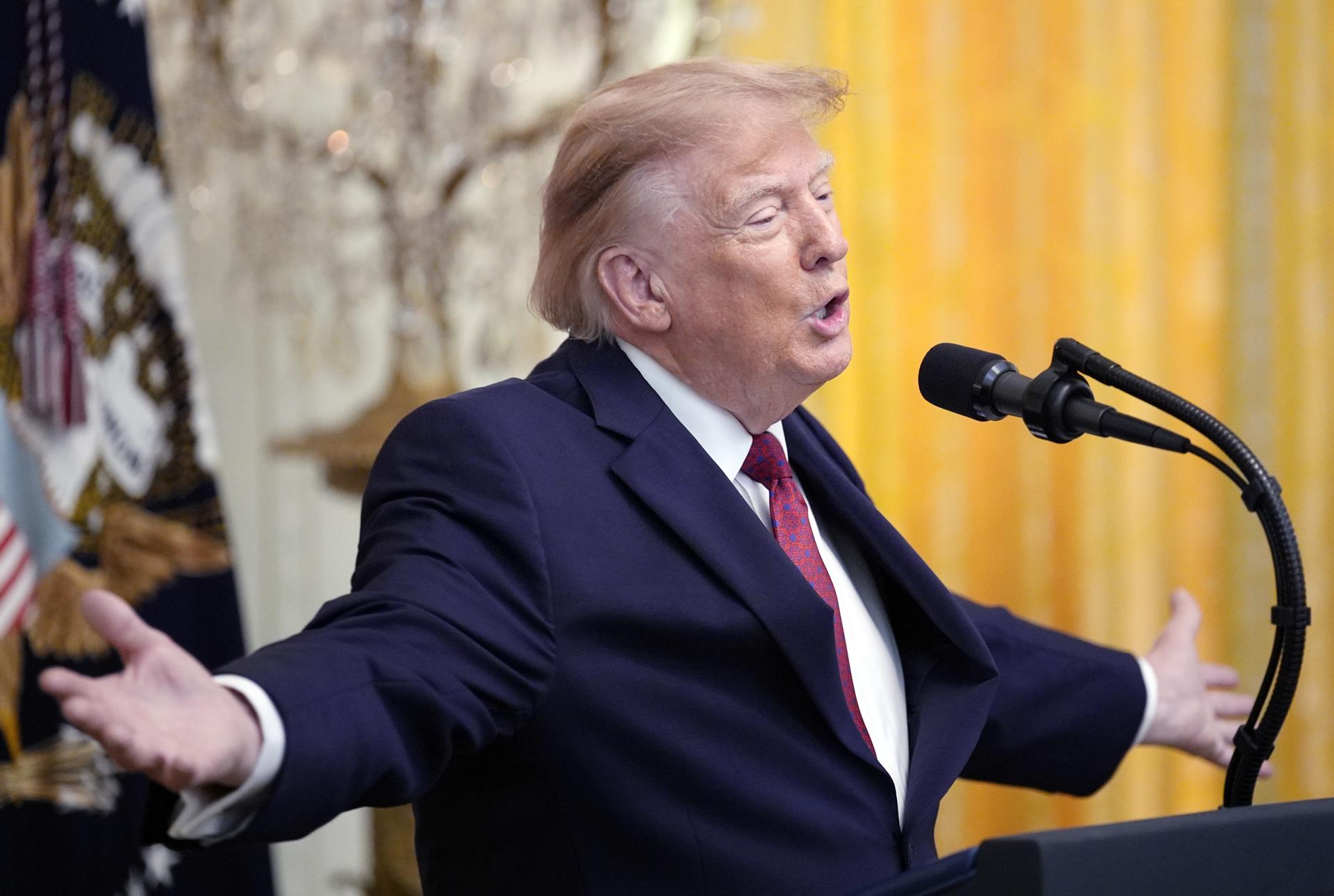 El presidente estadounidense, Donald Trump, habla en Washington, DC (EE.UU.), el 30 de septiembre de 2026. EFE/YURI GRIPAS/POOL