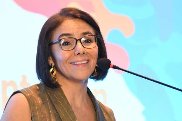 La directora ejecutiva de la Fundación Internacional de Seattle, Adriana Beltran (c), fue captada este 30 de septiembre, durante el Foro Centroamericano de Donantes (CADF) 2026, en Ciudad de Guatemala (Guatemala). EFE/Alex Cruz