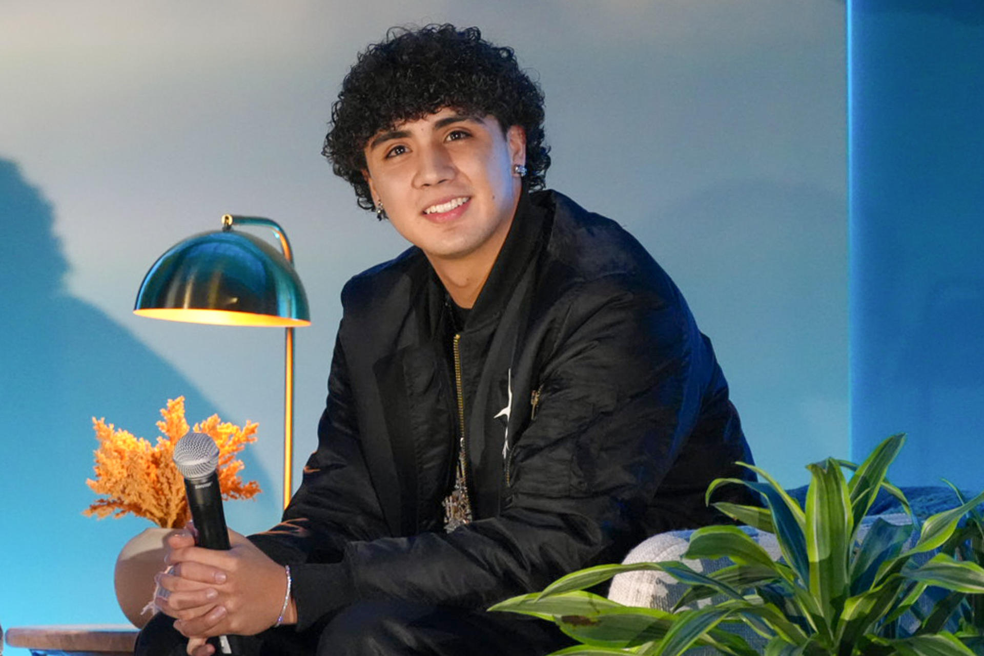 El artista nominado al Latin Grammy DannyLux habla durante la presentación del programa Latin GRAMMY in The Schools este 30 de septiembre de 2026, en Los Ángeles (Estados Unidos). EFE/ Ómar Alonso