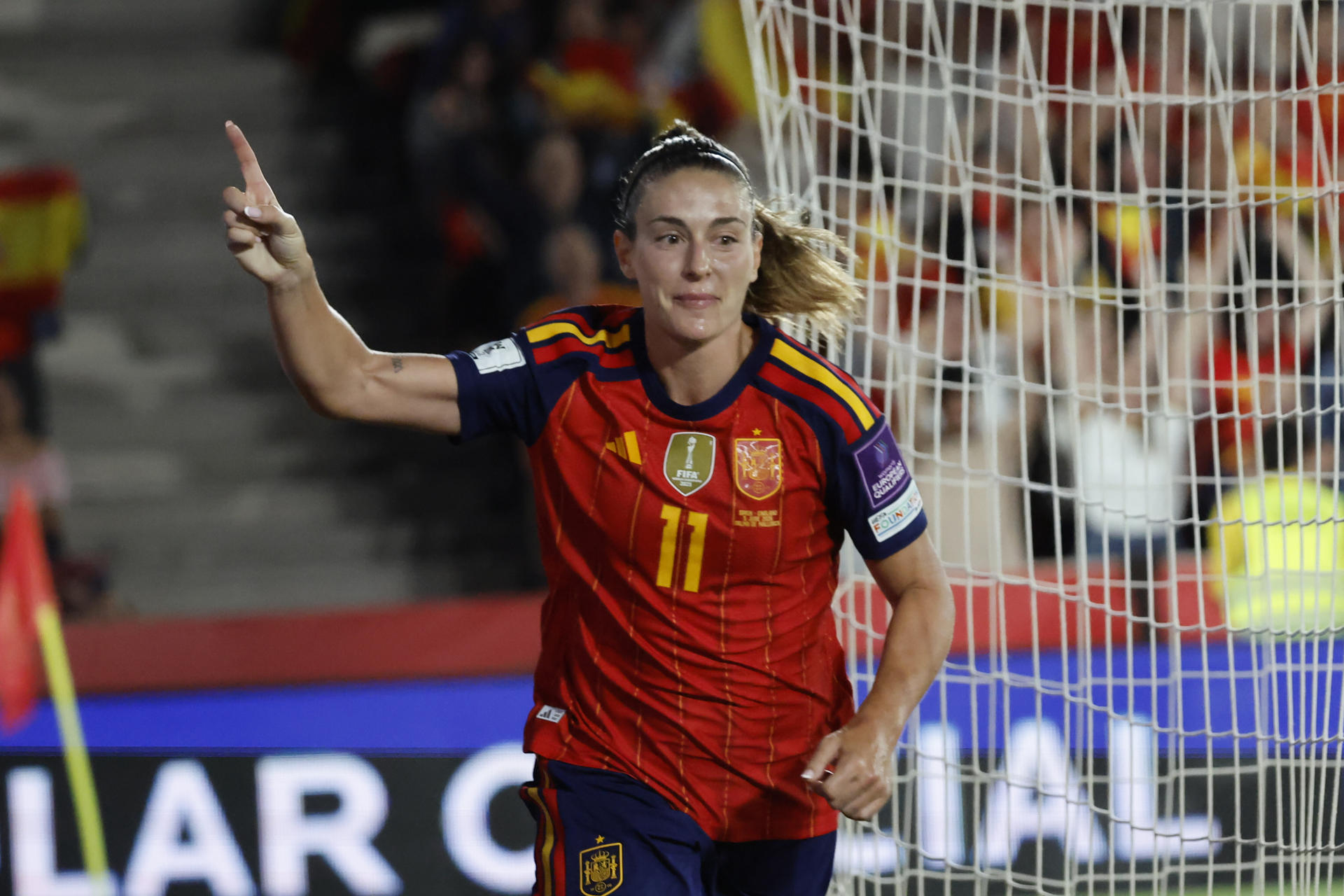 La centrocampista de España Alexia Putellas celebra tras anotar un gol. EFE/Cati Cladera