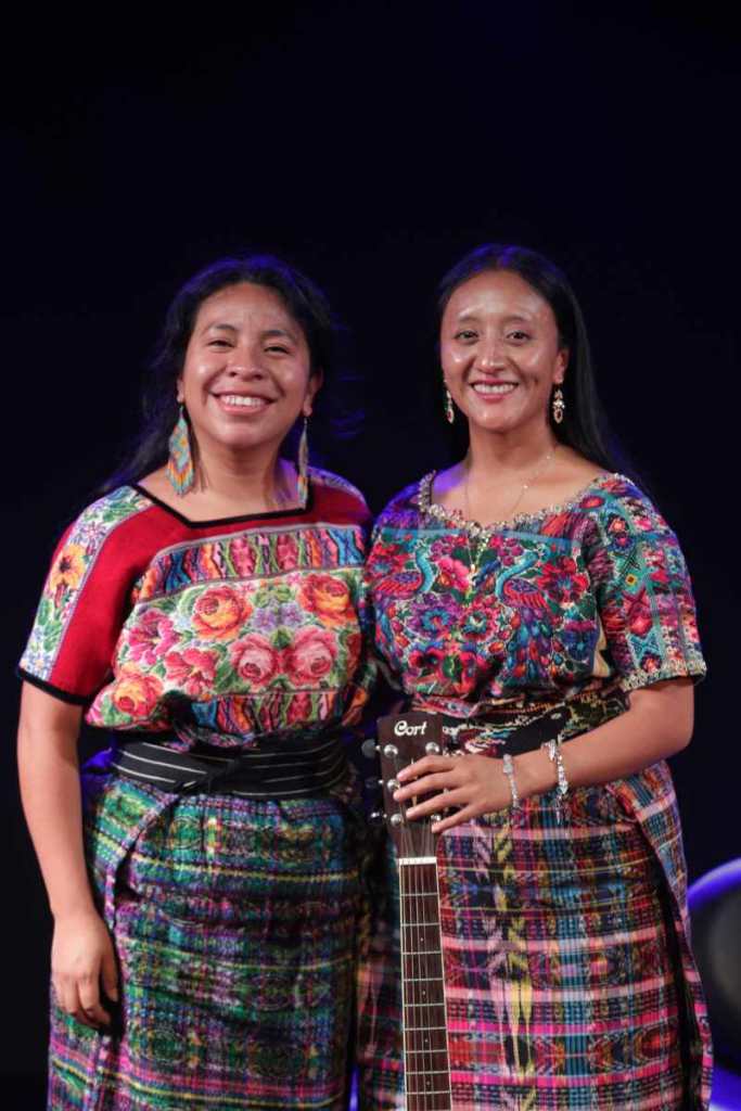 Sara Curruchich y Paola Pérlop 