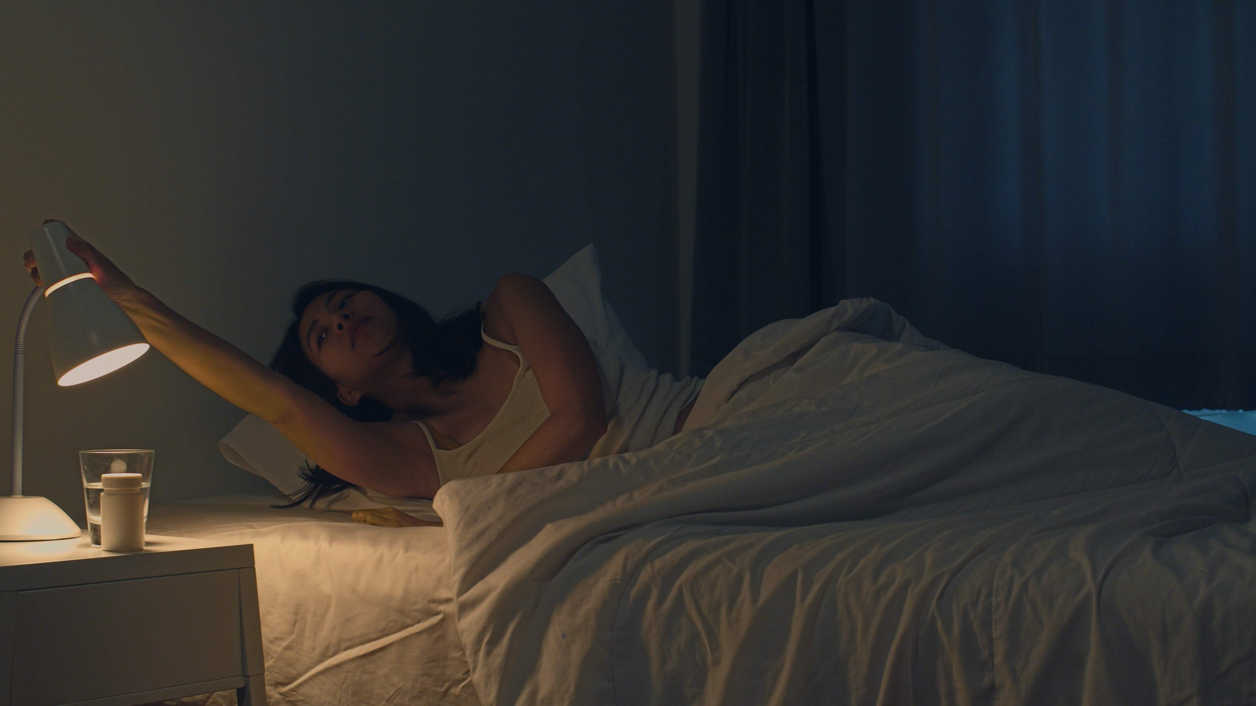 ¿Por qué hay que dormir a oscuras? Estudio revela cómo la luz nocturna puede afectar el corazón