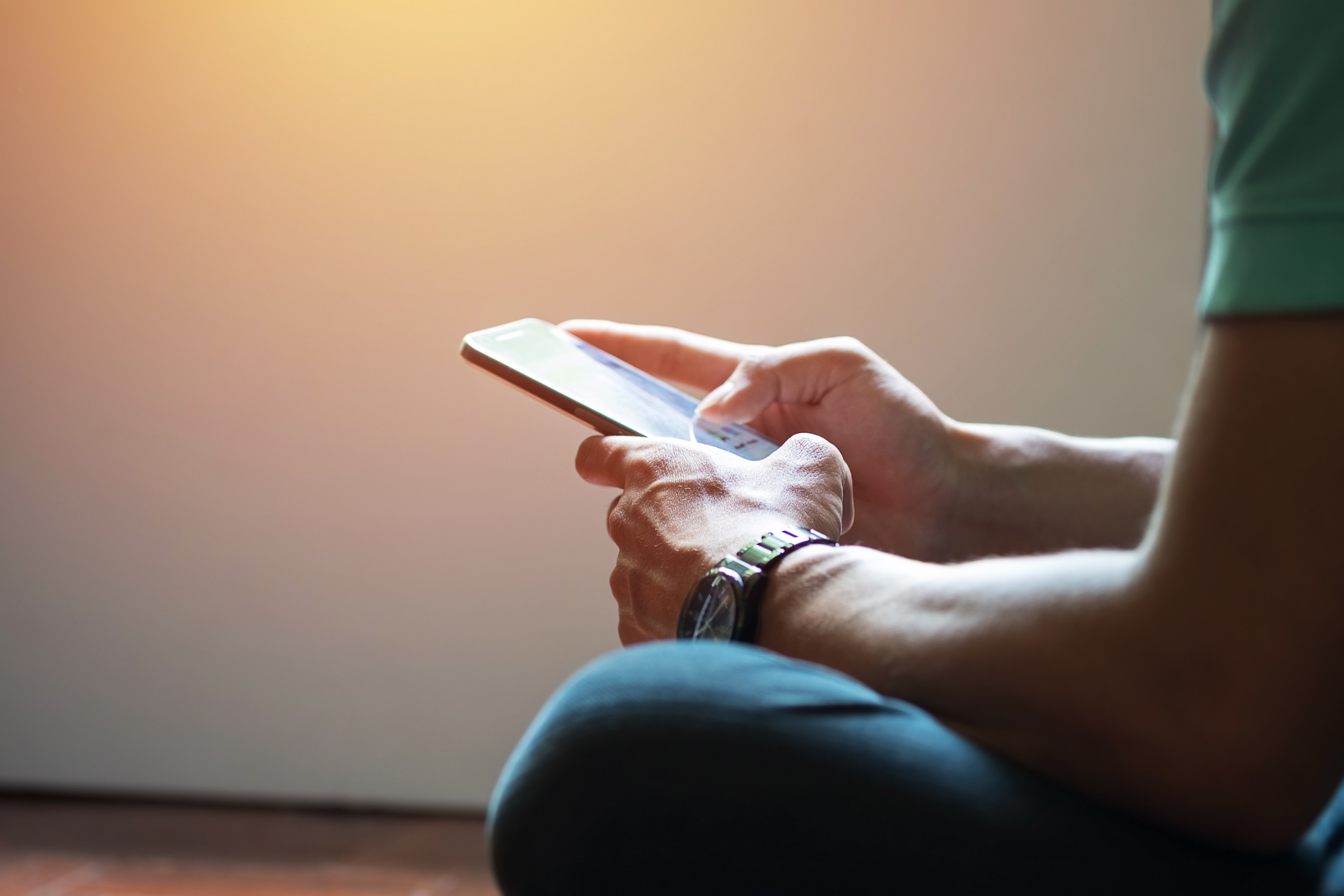 “1582 te escucha” seguirá brindando atención psicológica gratuita y confidencial, ahora con WhatsApp las 24 horas