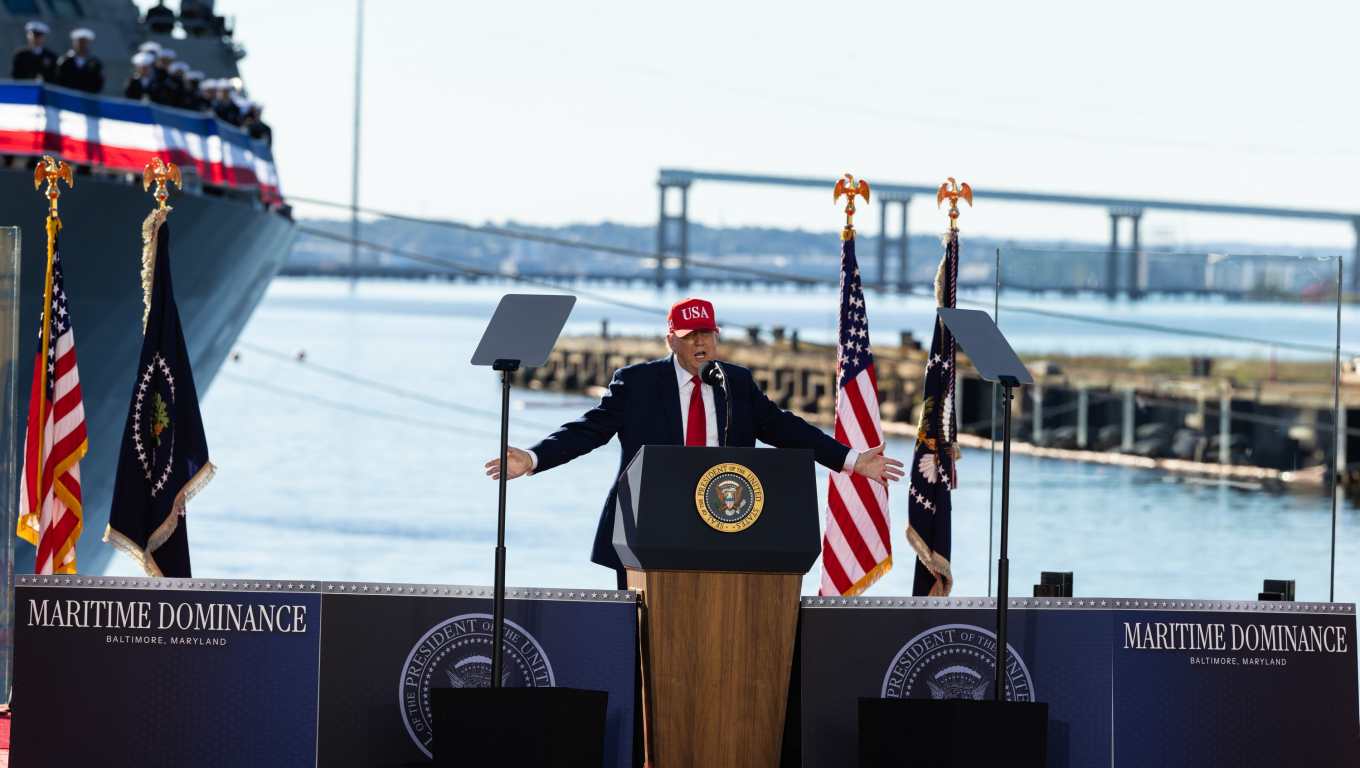 SPARROWS POINT (United States), 07/10/2026.- US President Donald Trump delivers remarks during an Anduril Industries event at Tradepoint Atlantic in Sparrows Point, Maryland, USA, 06 October 2026. Trump delivers remarks and announces plans for Anduril Industries to expand its US defense manufacturing operations. EFE/EPA/ANNA ROSE LAYDEN