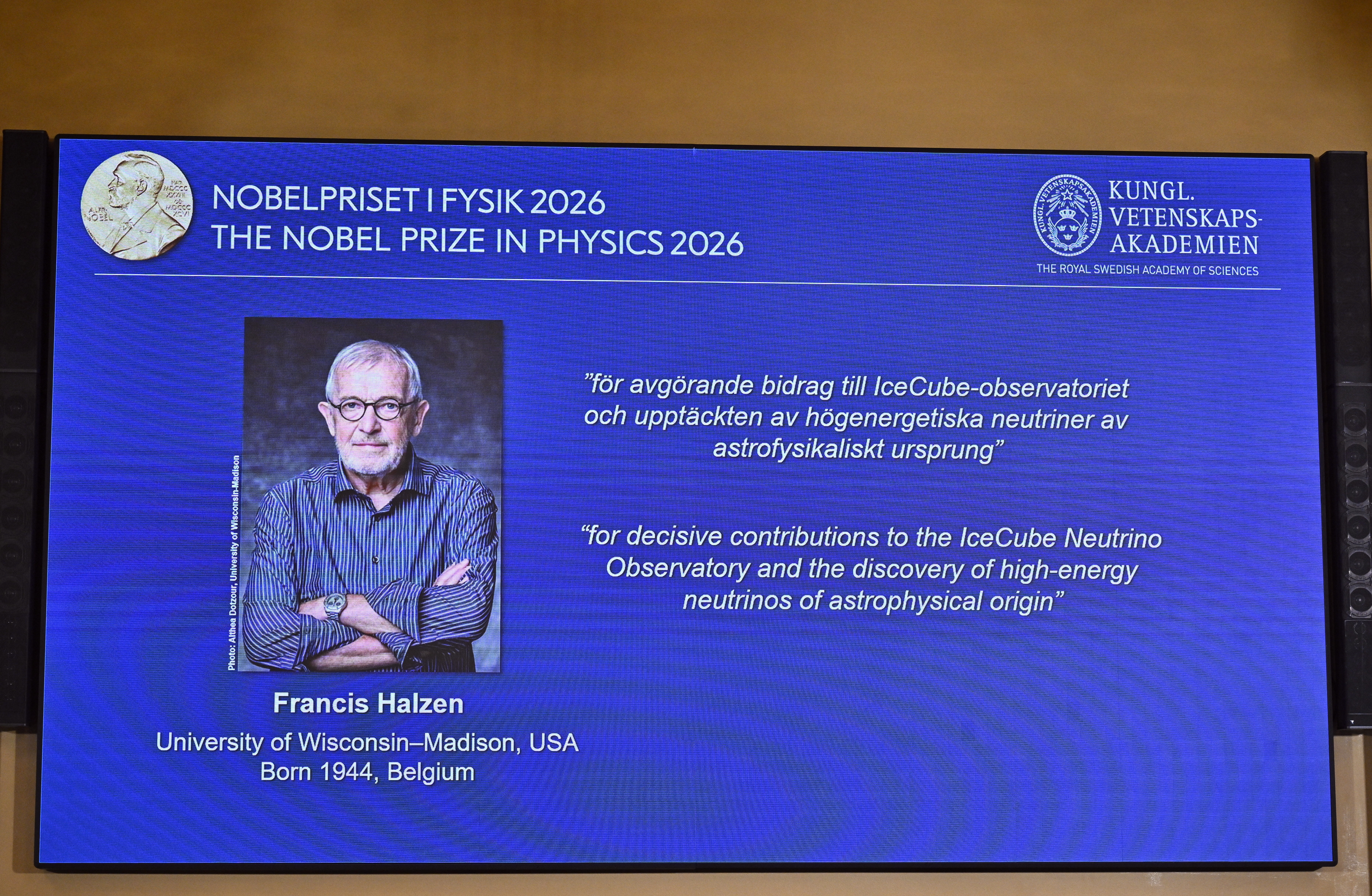 El físico Francis Halzen obtuvo el premio Nobel de Física 2026 por su trabajo en la construcción de un observatorio de neutrinos. (Foto Prensa Libre: EFE)