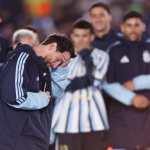 AME3607. BUENOS AIRES (ARGENTINA), 06/10/2026.- Lionel Messi de Argentina reacciona durante su despedida ante los aficionados este martes, al final de un partido Amistoso Internacional ante Benín en el estadio Monumental, en Buenos Aires (Argentina). EFE/ Juan Ignacio Roncoroni