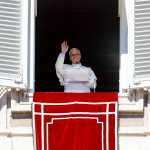 -FOTODELDÍA-CIUDAD DEL VATICANO(Vaticano), 11/10/2026.- El Papa León XIV dirige el rezo del Ángelus desde la ventana de su despacho con vistas a la Plaza de San Pedro, en la Ciudad del Vaticano, el 11 de octubre de 2026. (Papa) EFE/FABIO FRUSTACI