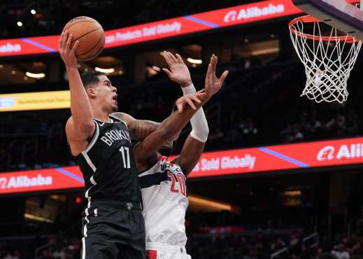 AME5506. WASHINGTON (ESTADOS UNIDOS), 12/10/2026.- Michael Porter de Brooklyn Nets lanza el balón este lunes, en un partido de la NBA en el Capital One Arena, en Washington (Estados Unidos). EFE/ Octavio Guzmán