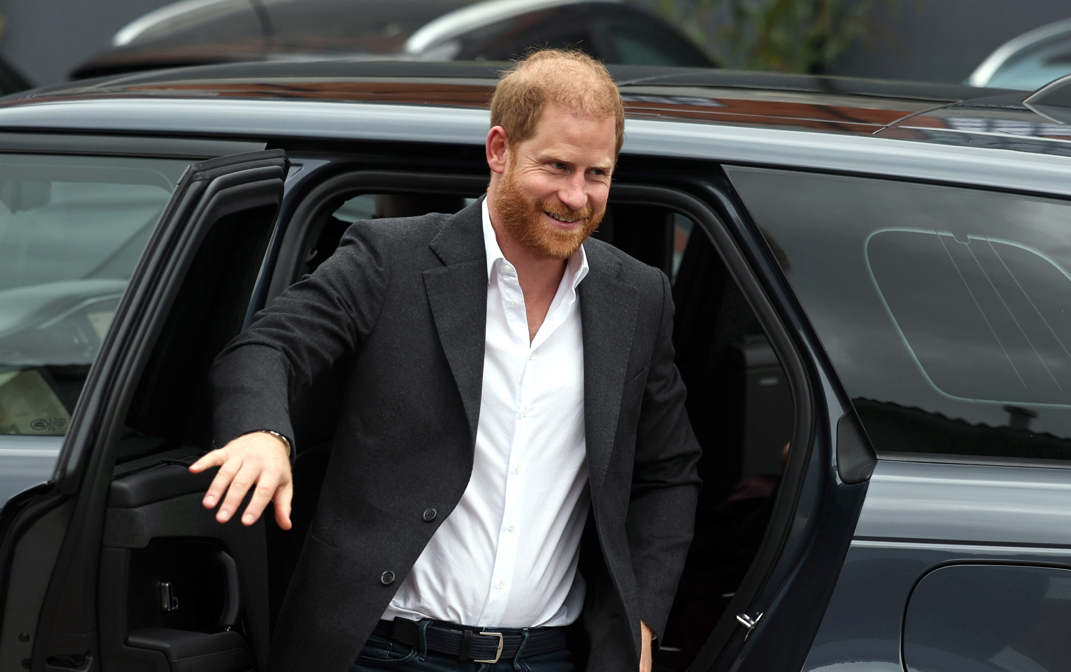 Príncipe Harry habla de su regreso a Inglaterra, su deseo de reconciliarse con la familia real y su conexión con Lady Di