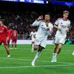 MADRID, 18/10/2026.- El delantero francés del Real Madrid Kylian Mbappé (c) celebra su segundo gol durante el partido de la jornada 9 de LaLiga entre el Real Madrid y el Sevilla FC, este domingo en el estadio Santiago Bernabéu. EFE/J.J.Guillén