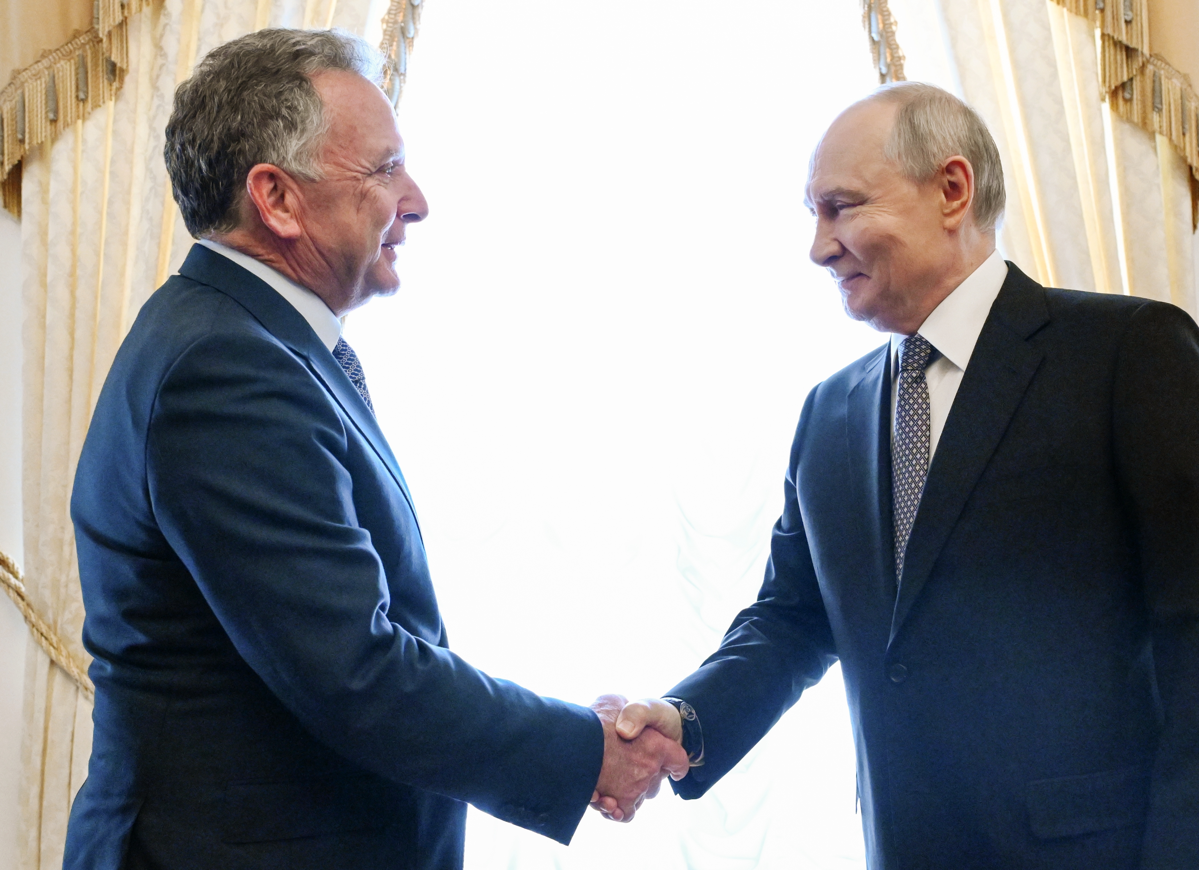 De derecha a izquierda: el presidente ruso Vladimir Putin y el emisario especial de la Casa Blanca, Steve Witkoff. (Foto Prensa Libre:  EFE/EPA/KRISTINA SOLOVYOVA / SPUTNIK /KREMLIN).