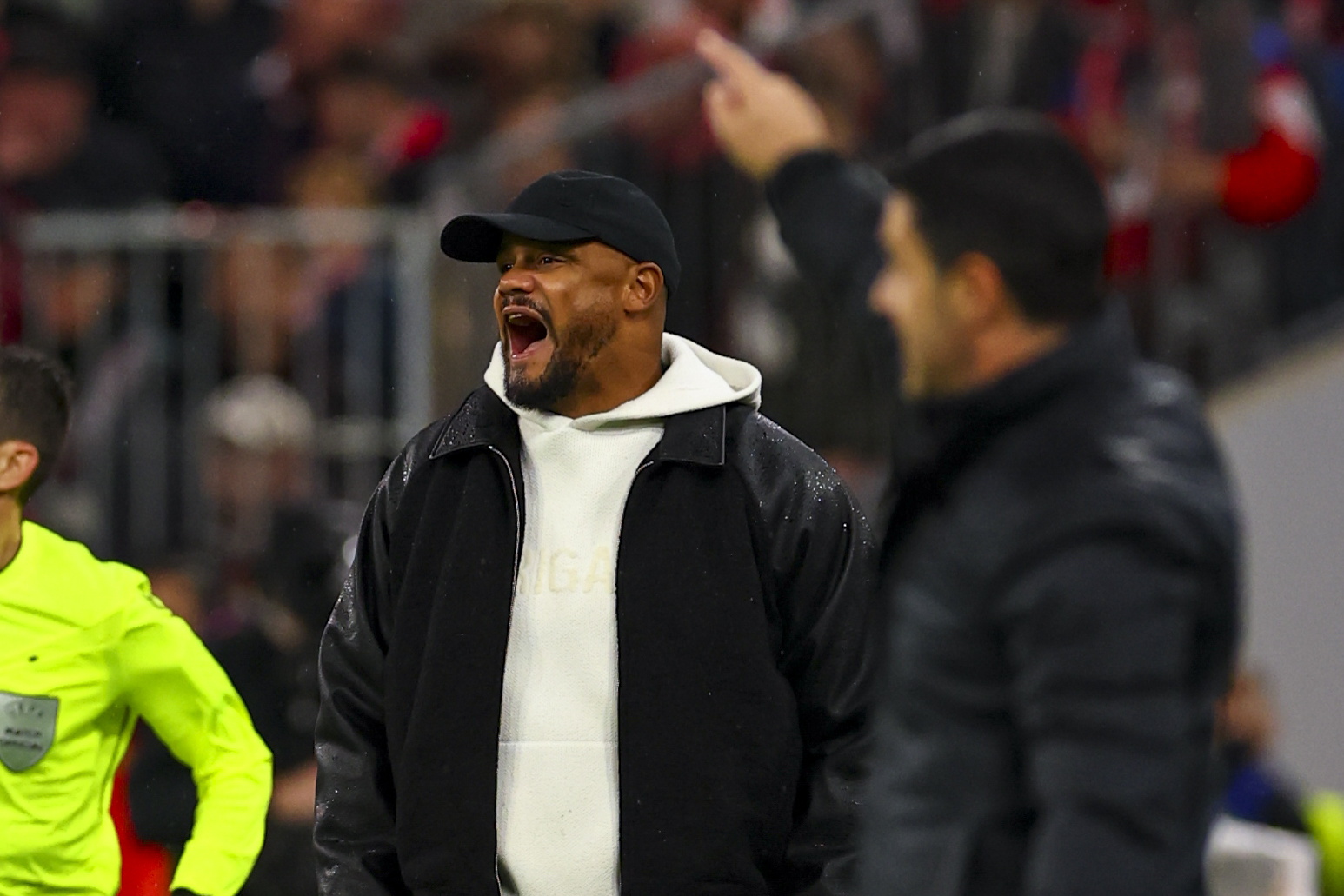 MUNICH (Germany), 21/10/2026.- Head coach Vincent Kompany of Munich reacts during the UEFA Champions League league phase match FC Bayern Munich against Arsenal FC, in Munich, Germany, 21 October 2026. (Liga de Campeones, Alemania) EFE/EPA/ANNA SZILAGYI