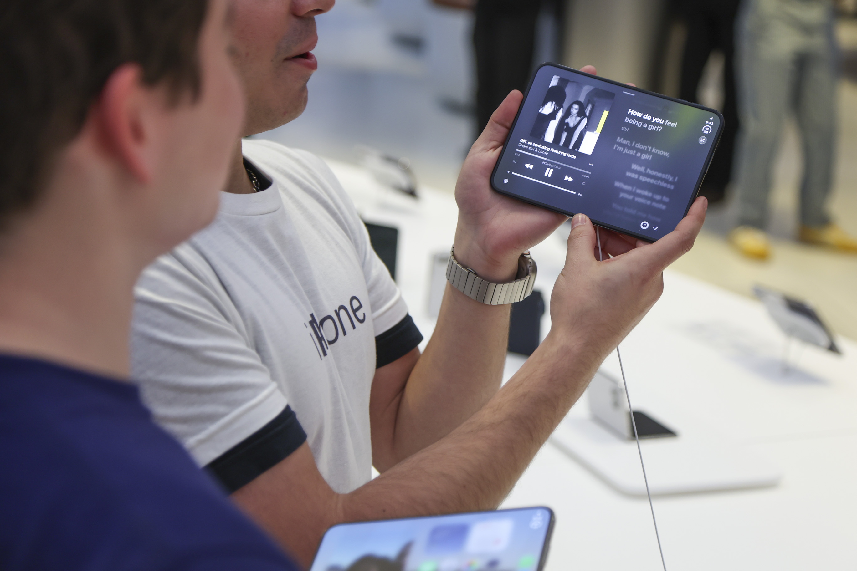 iPhone Duo: Apple reconoce fallas en la pantalla interna y ofrece recambios