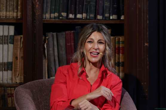 MADRID, 23/10/2026.- La vicepresidenta segunda y ministra de Trabajo y Economía Social, Yolanda Díaz, interviene en la presentación del libro 'Escapar del capitalismo: una intervención', de la economista italiana Clara Mattei este viernes, en Madrid. EFE/ Juanjo Martín