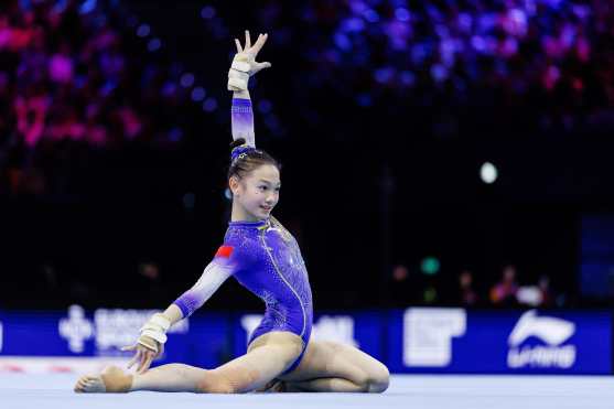 ROTTERDAM (Netherlands), 23/10/2026.- Qinqin Ke of China during the Women's All-Around final at the World Artistic Gymnastics Championships in Rotterdam, Netherlands, 23 October 2026. (Países Bajos; Holanda) EFE/EPA/IRIS VAN DEN BROEK