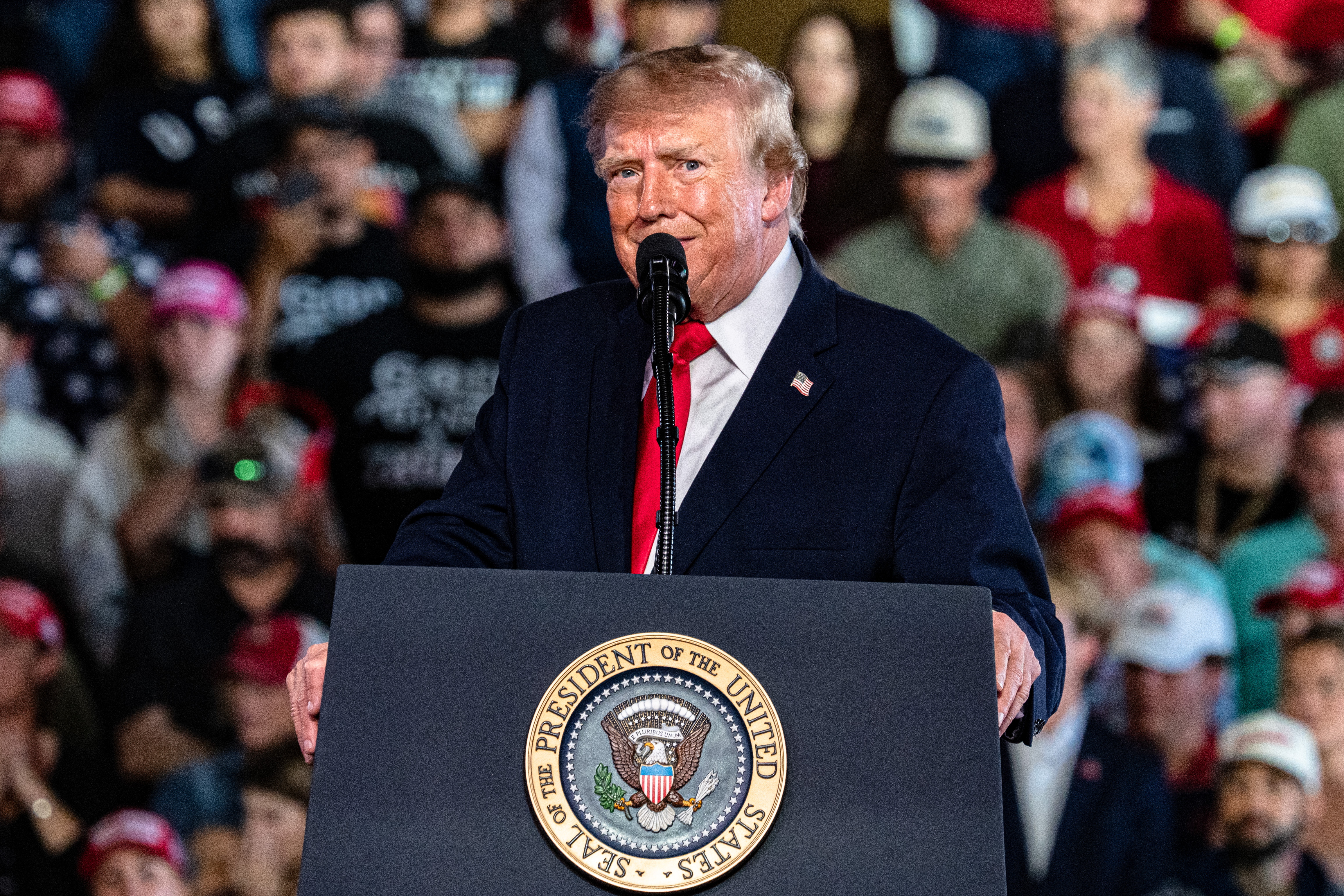 CORPUS CHRISTI (United States), 27/10/2026.- US President Donald J Trump gives a speech at a midterm election rally for Republican Senate candidate Ken Paxton in Corpus Christi, Texas, USA, 27 October 2026. President Trump is campaigning for Republican U.S. Senate candidate and Texas Attorney General Ken Paxton, who faces Democratic state Representative James Talarico in a closely contested race ahead of the November 3 midterm elections. (Elecciones) EFE/EPA/LAURA BRETT