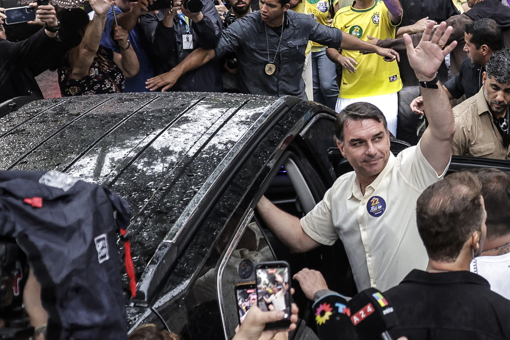 Fotografía de archivo del 25 de octubre de 2026 del excandidato a la presidencia Flavio Bolsonaro en Río de Janeiro, Brasil. La Policía Federal de Brasil canceló los pasaportes del senador Flávio Bolsonaro, candidato derrotado en las elecciones presidenciales, al incumplir la orden judicial de entregarlos en el marco de una investigación. (Foto Prensa Libre: EFE/ Antonio Lacerda ARCHIVO). 