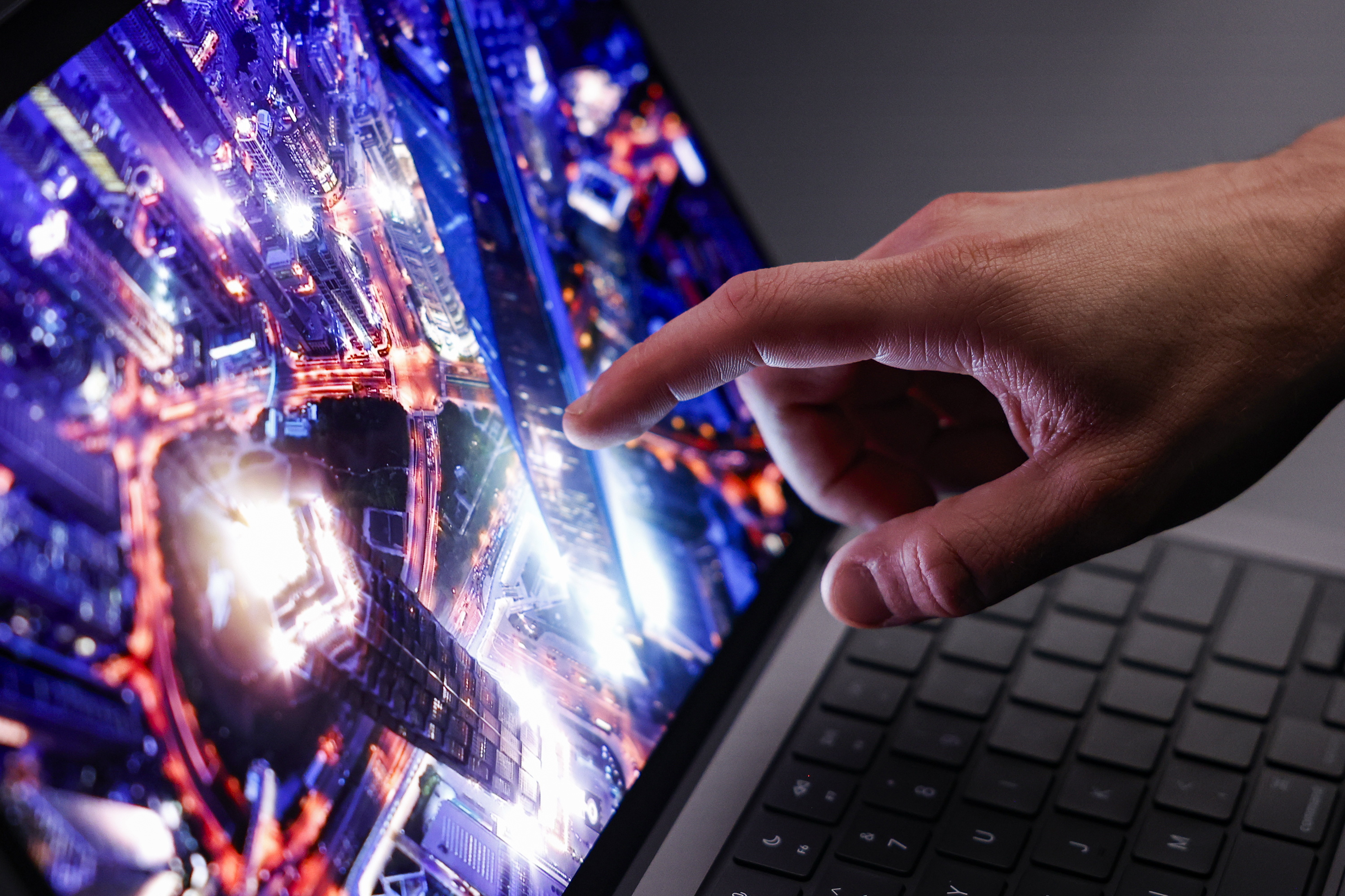 Apple presenta su primera MacBook Pro con pantalla táctil: estas son sus novedades