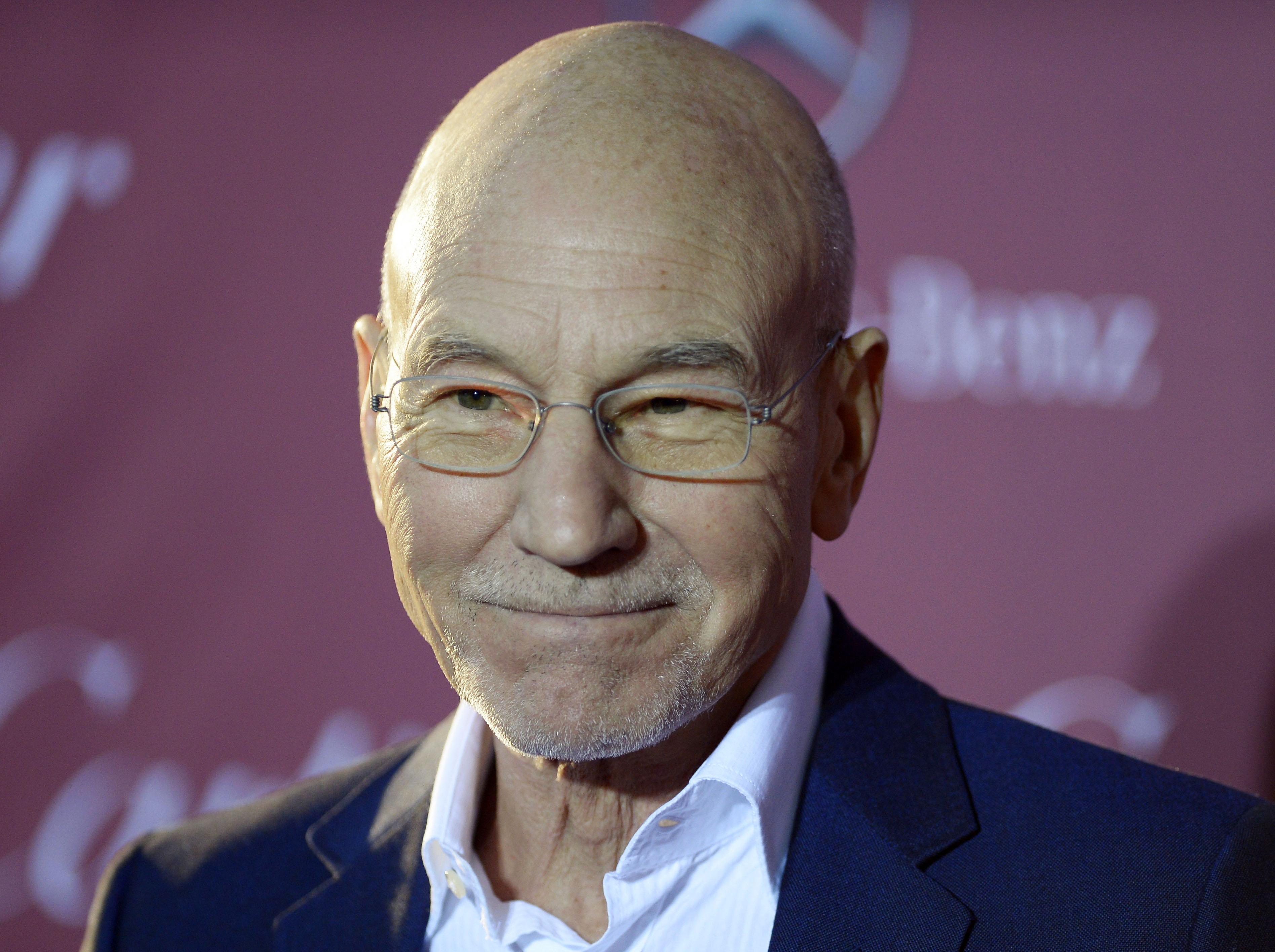 PALM SPRINGS (United States), 29/10/2026.- (FILE) - British actor Patrick Stewart arrives for the Palm Springs International Film Festival Gala in Palm Springs, California, USA, 03 January 2015 (reissued 29 October 2026). Acclaimed stage veteran and global screen icon Patrick Stewart died at his home in Los Angeles at the age of 86 on 28 October 2026, his family announced on 29 October 2026. (Cine) EFE/EPA/PAUL BUCK