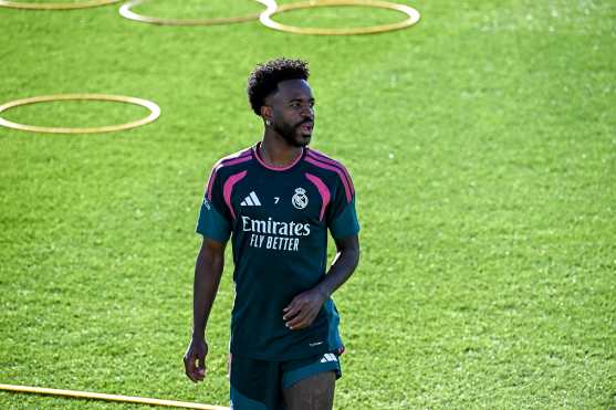 MADRID, 31/10/2026.- El delantero brasilero del Real Madrid Vinícius Júnior durante un entrenamiento del equipo este sábado, previo al partido de LaLiga EA Sports ante el Racing de Santander mañana domingo. EFE/ Fernando Villar
