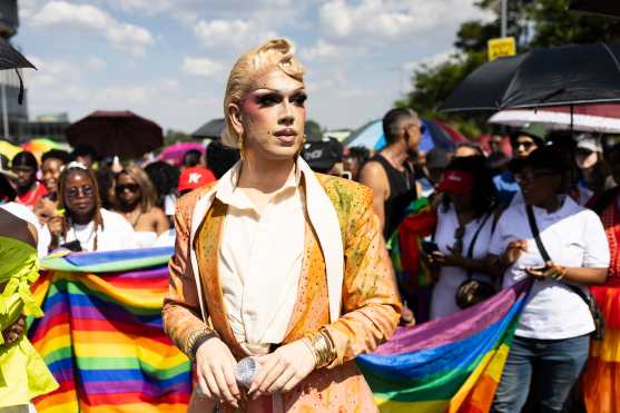 JOHANNESBURG (South Africa), 31/10/2026.- Members of the LGBT community and their supporters attend the 37th annual Johannesburg Pride Parade and Festival, in Johannesburg, South Africa, 31 October 2026. With the exception of South Africa, lesbian, gay, bisexual, and transgender (LGBT) rights in Africa are very poor compared to other areas of the world, and some African countries continue to arrest individuals for their sexual orientation. (Sudáfrica, Johannesburgo) EFE/EPA/KIM LUDBROOK
