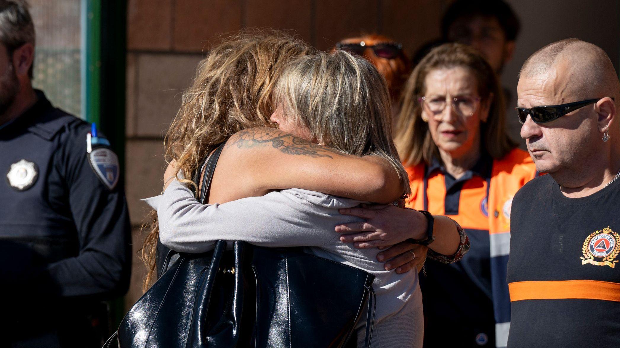 “Sentimos un impacto muy fuerte y salimos despedidos por los aires”: los sobrevivientes relatan el choque de trenes en España que deja al menos 68 muertos