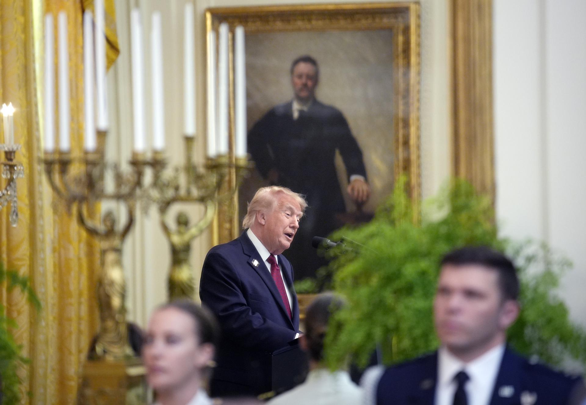 El presidente de Estados Unidos, Donald Trump, habla en Washington D. C. el 30 de septiembre del 2026. Ese día calificó la retirada de las fuerzas estadounidenses de Irak como “una victoria para Estados Unidos”. (Foto Prensa Libre: EFE).