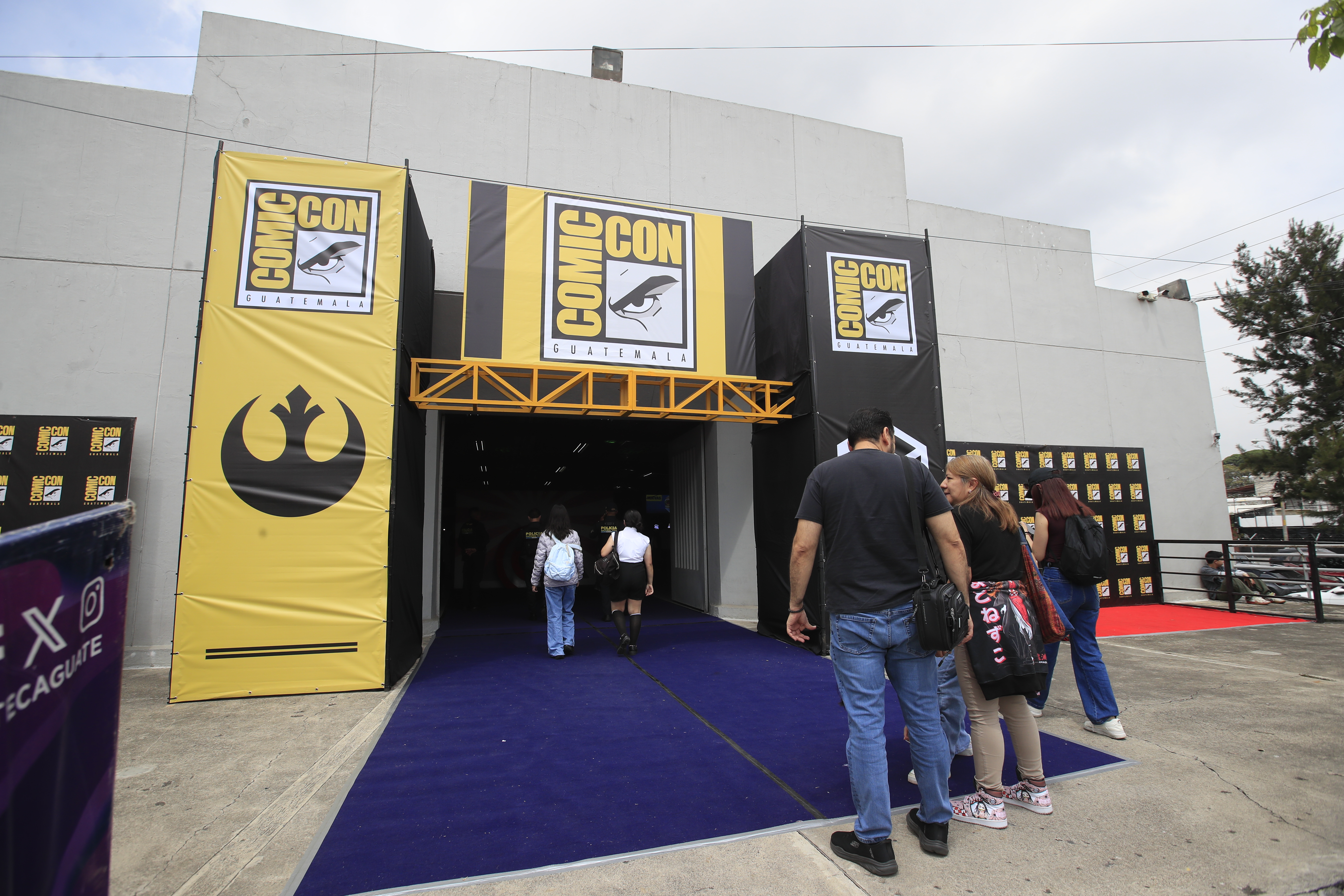 Visitantes participan en las actividades de la Comic-Con Guatemala 2026, realizada en el Parque de la Industria, durante la primera jornada del evento. La convencin rene a aficionados de la cultura pop, cosplay, videojuegos y producciones audiovisuales, adems de contar con invitados nacionales e internacionales y presentaciones en el escenario principal.

Foto Prensa Libre: Javier Gonzlez    02/10/2026