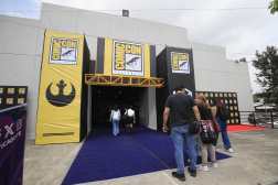 Visitantes participan en las actividades de la Comic-Con Guatemala 2026, realizada en el Parque de la Industria, durante la primera jornada del evento. La convencin rene a aficionados de la cultura pop, cosplay, videojuegos y producciones audiovisuales, adems de contar con invitados nacionales e internacionales y presentaciones en el escenario principal.

Foto Prensa Libre: Javier Gonzlez    02/10/2026