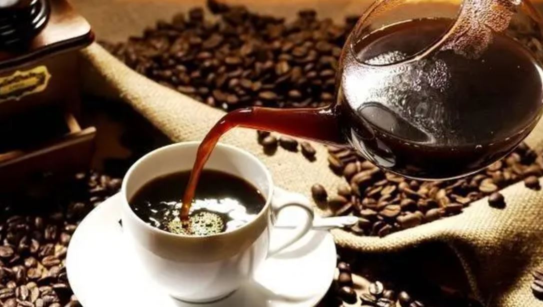 Café en grano y taza de café Café de Guatemala