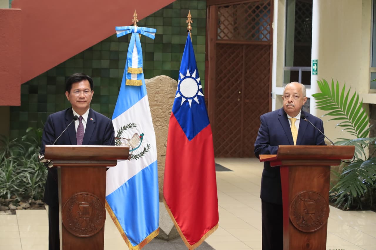 Carlos Ramiro Martínez Alvarado canciller taiwanés, Lin Chia-lung,