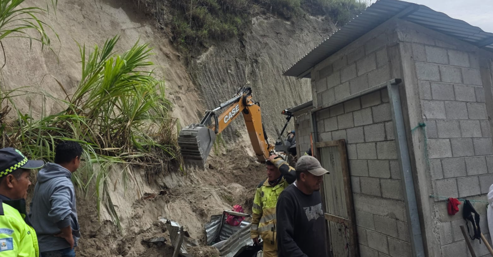 DESLIZAMINETO DEJA DOS NIÑAS MUERTAS EN JOYABAJ