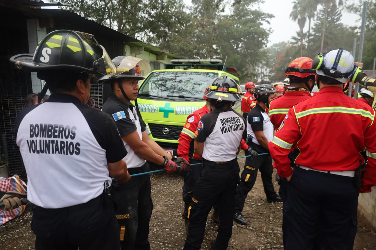 Deslizamiento de tierra colonia Granizo 3 zona 7 Bomberos